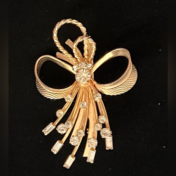 Vintage Sarah Coventry Rhinestone Bow Brooch 2.75” x 2” EUC💫💫 - Picture 1 of 7